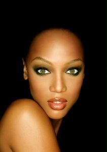 Leia mais sobre o artigo Criancinha Beija A Moça (por Contrato)